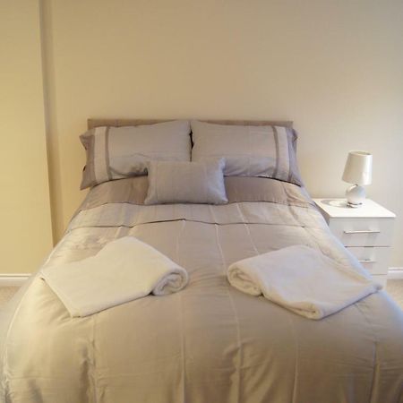 Modern, Cosy Apartment In Bearsden With Private Parking Глазгоу Екстериор снимка