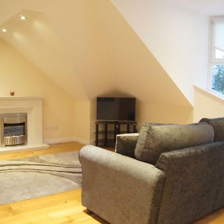 Modern, Cosy Apartment In Bearsden With Private Parking Глазгоу Екстериор снимка