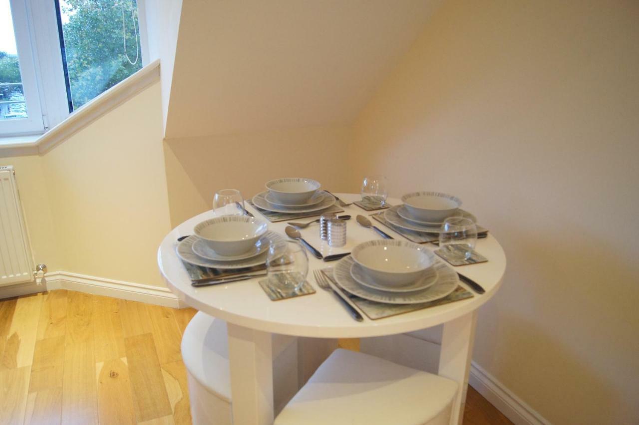 Modern, Cosy Apartment In Bearsden With Private Parking Глазгоу Екстериор снимка