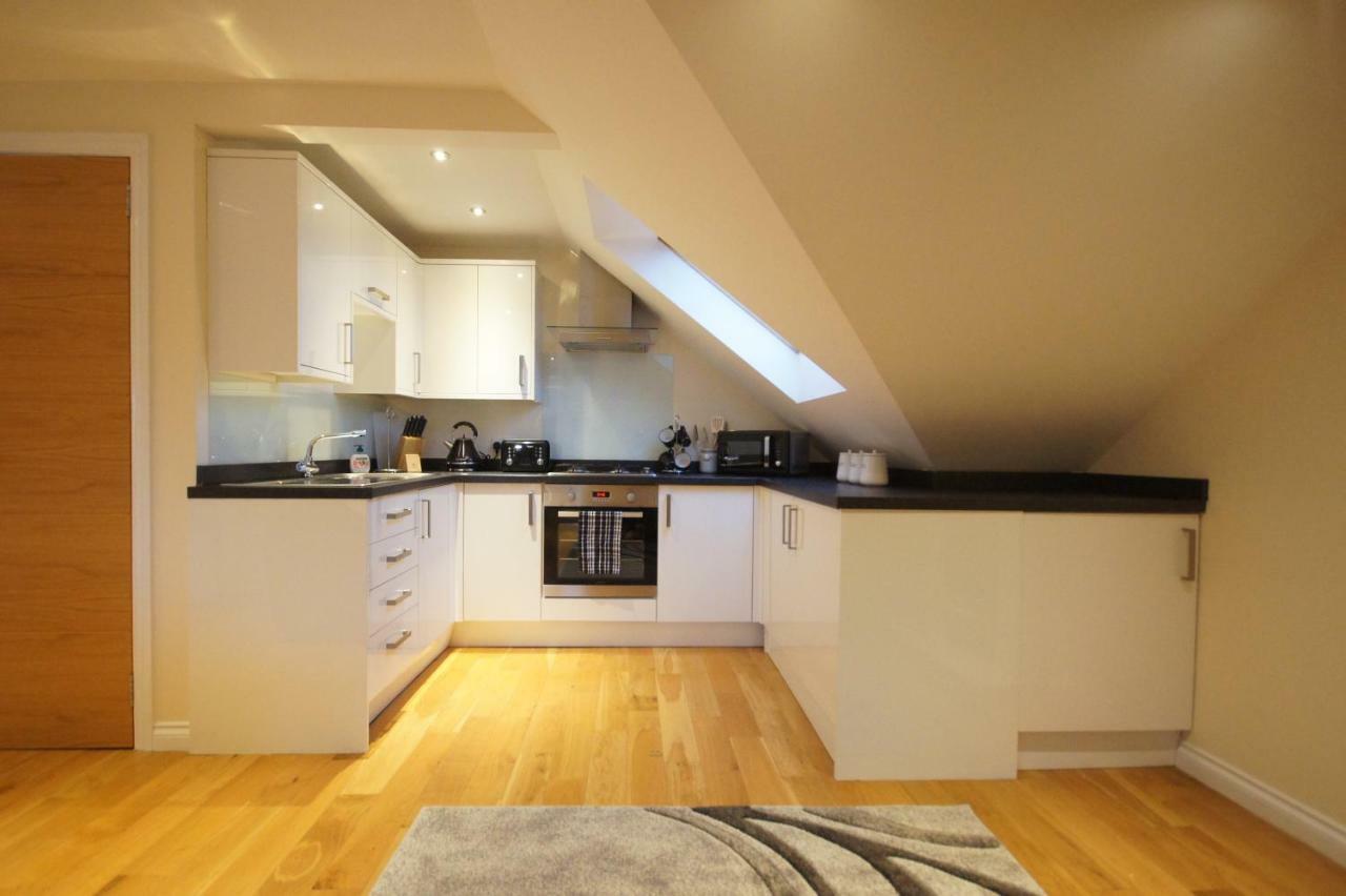 Modern, Cosy Apartment In Bearsden With Private Parking Глазгоу Екстериор снимка