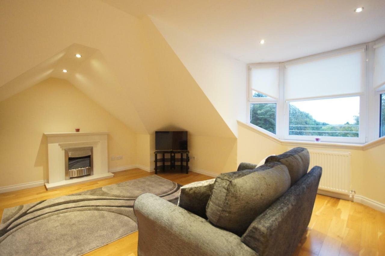 Modern, Cosy Apartment In Bearsden With Private Parking Глазгоу Екстериор снимка